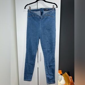Fashion Nova Rear Zip up Jeans SIZE 7